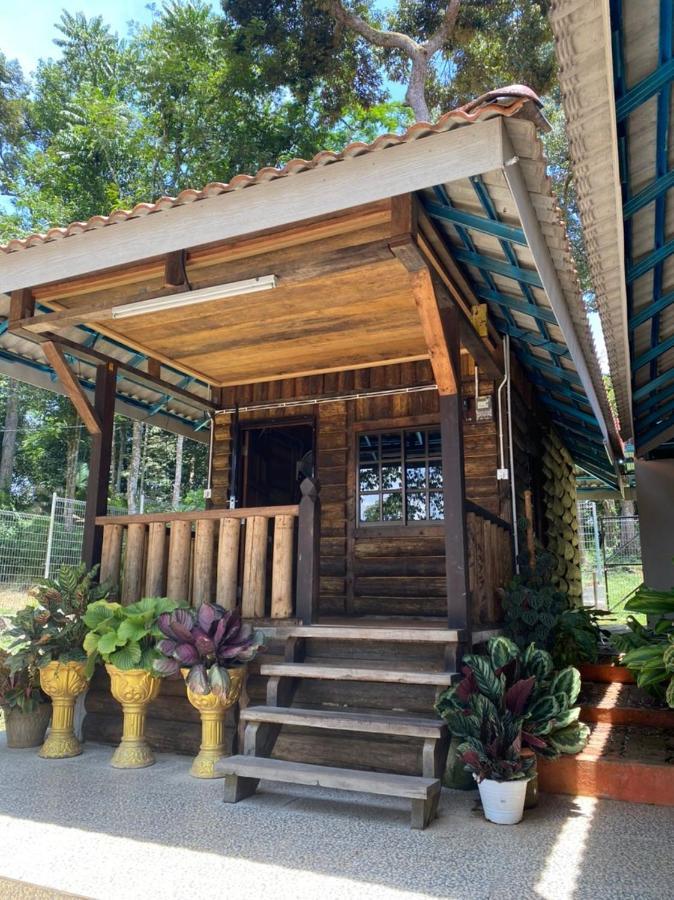 Homestay Dusun Ana Balun Slim River Buitenkant foto